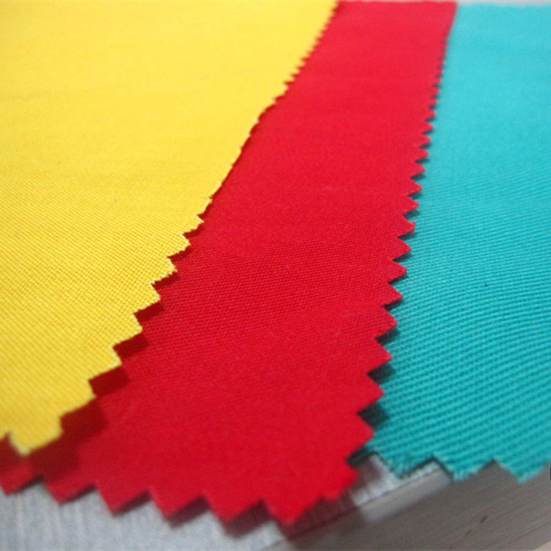 65%Polyester 33%Cotton 2%Spandex Twill 3/1 Tissu tissé mélangé 240gm Pour l'uniforme et le port occasionnel